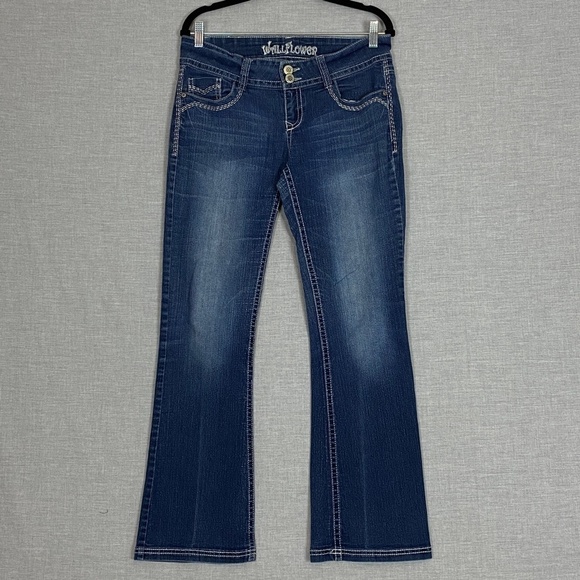 Wallflower Bootcut Low Rise Jeans Sz 11 Decorative Stitching Factory Fading - Picture 1 of 8